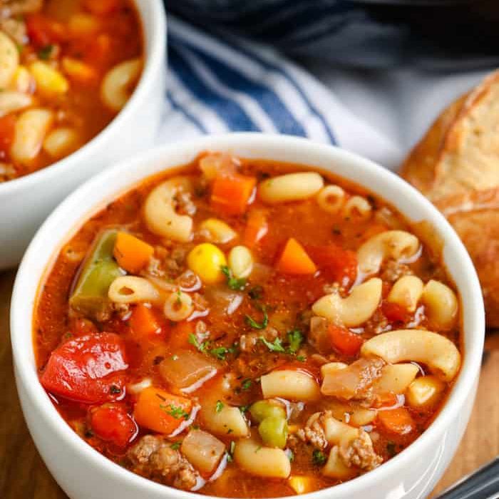 Soupe de Macaroni à la Tomate et au Bœuf